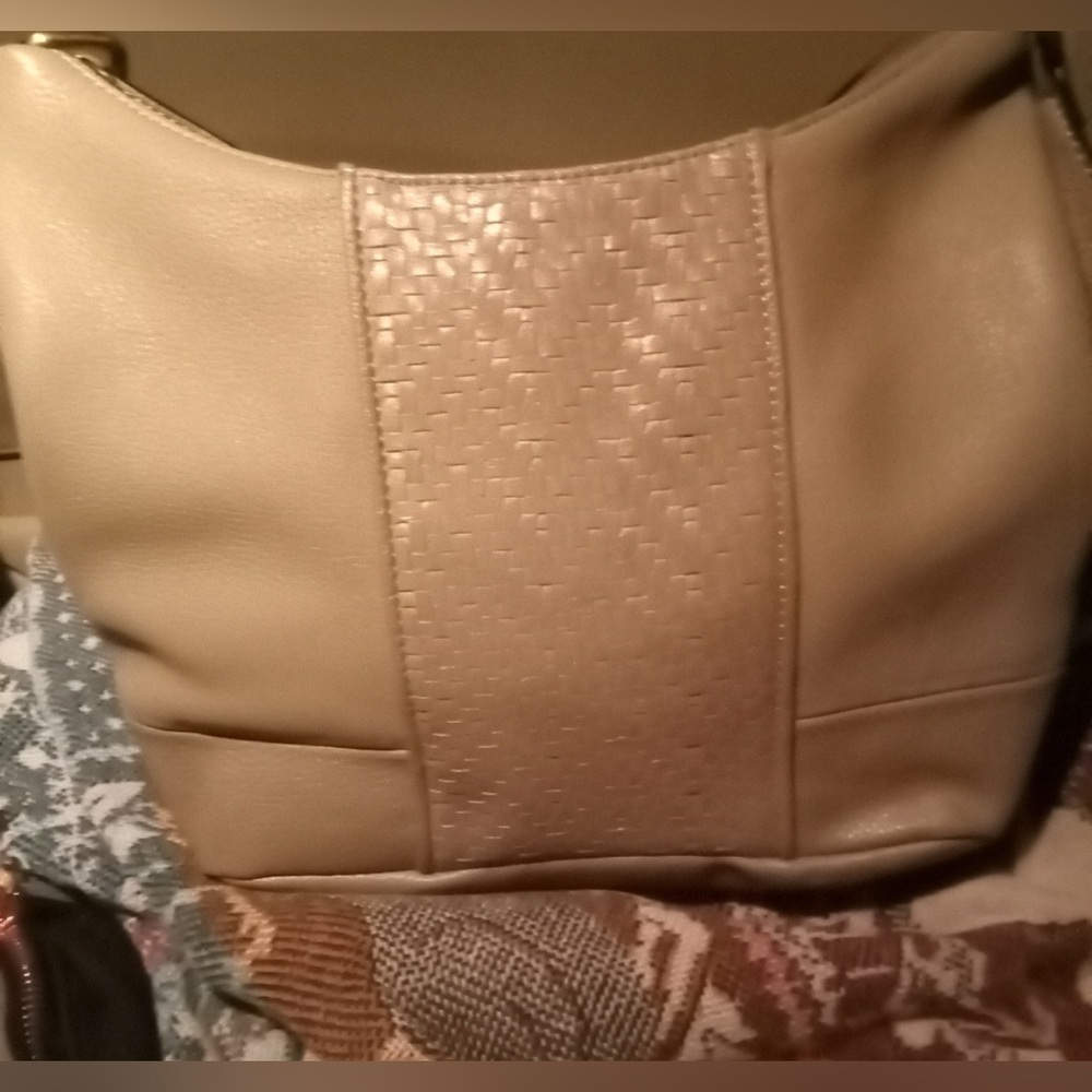 🚨FREE GIFT W/ANY PURCHASE🚨 Giani Bernini Tan Woven Accent Shoulder Bag